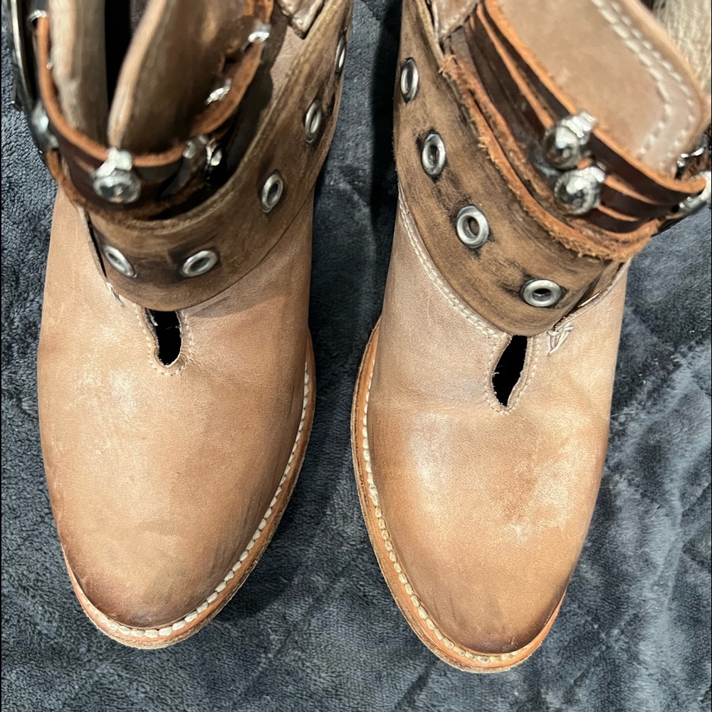 Freebird booties sandals taupe Size 8 Great condition! RETAIL STORES R SOLD OUT